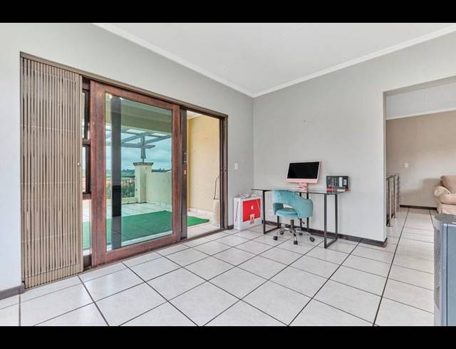 2 BEDROOM APARTMENT FOR SALE IN SUNNINGHILL